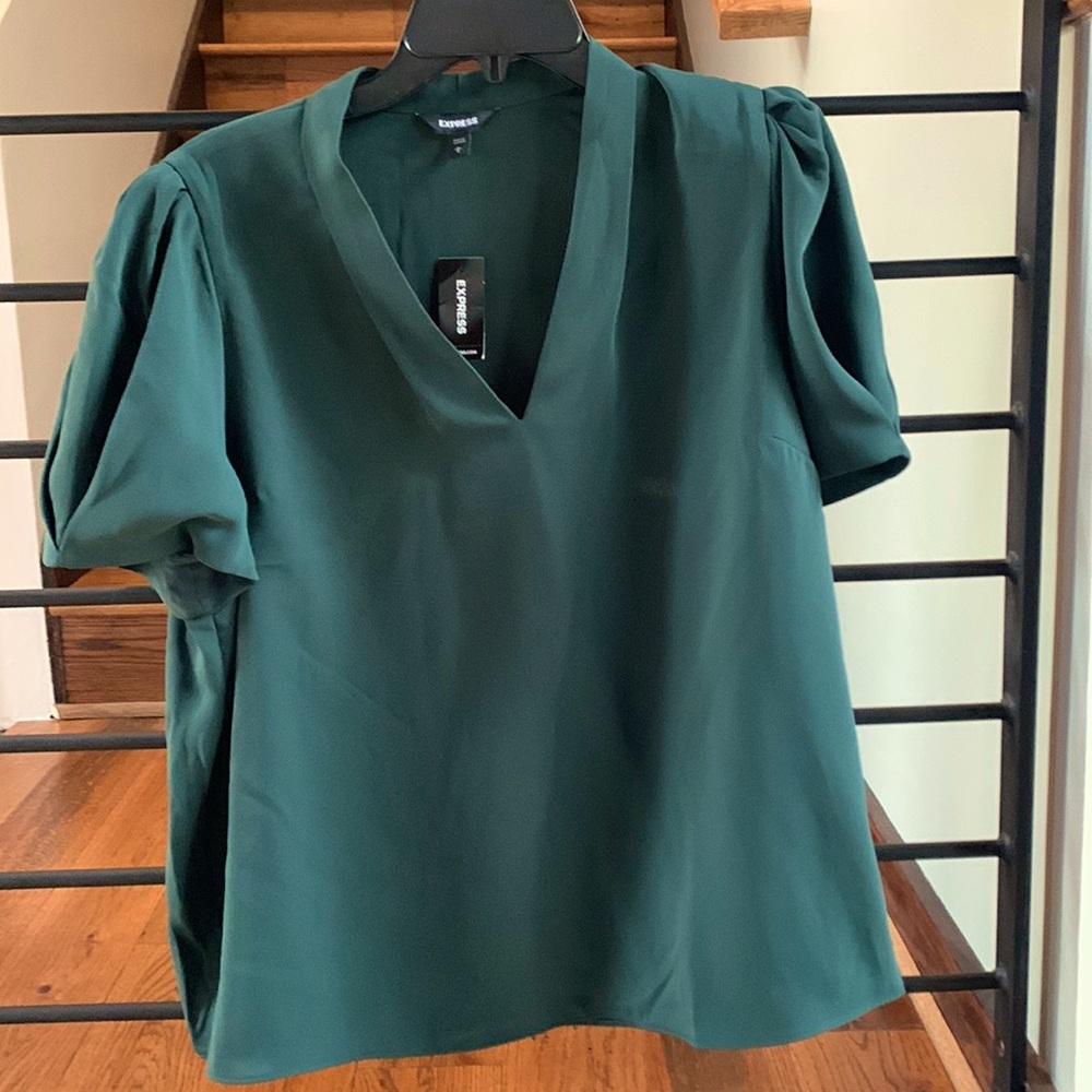 Short sleeved, hunter green flowy top